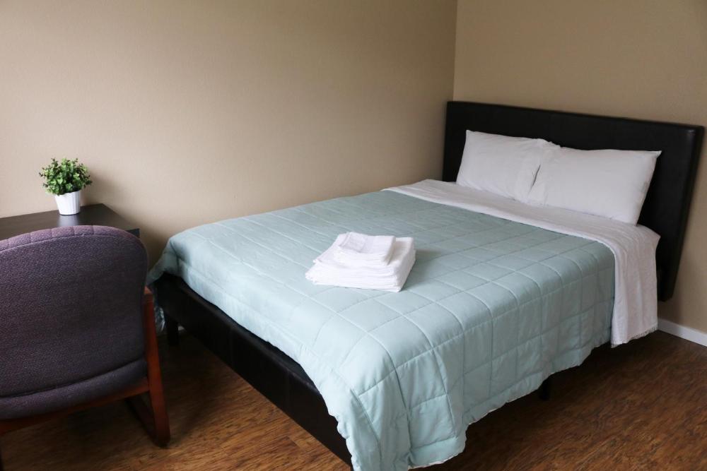 Standard Double Room with Shared Bathroom interior